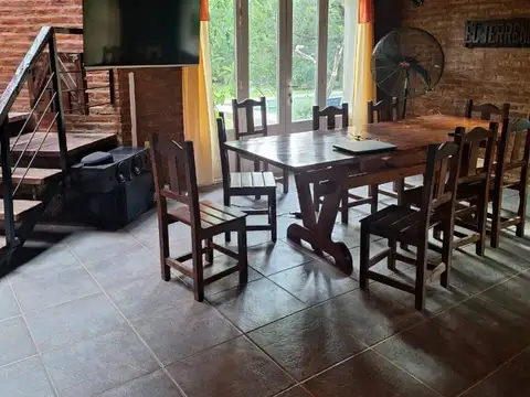 Casa 6 ambientes con 2 baños