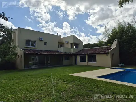 Casa en Venta con 6 cocheras