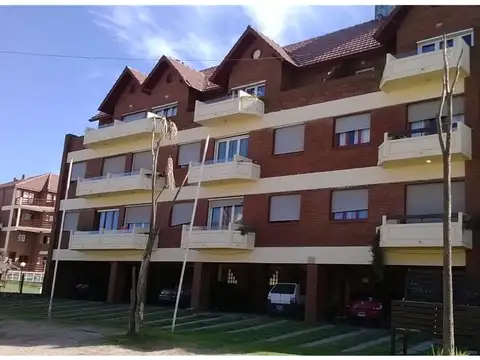 COMPLEJO CRISTAL DPTOS DE TRES AMBIENTES A METROS DEL MAR