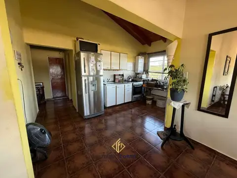 Casa 5 ambientes con 2 baños