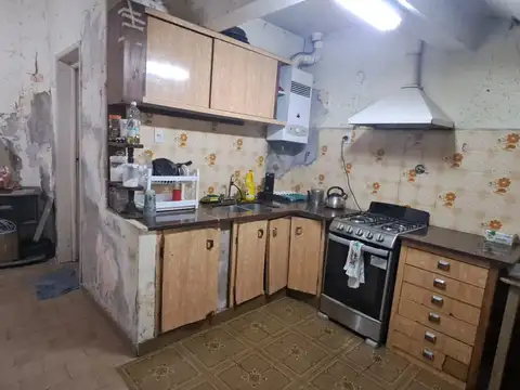 CASA 3 AMB C/ 2 PATIOS Y TERRAZA X TODA LA SUPERFICIE C/ CUARTO GUARDA UTILES