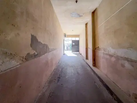 Cochera en venta, espacio para Auto y 2 motos, Lourdes