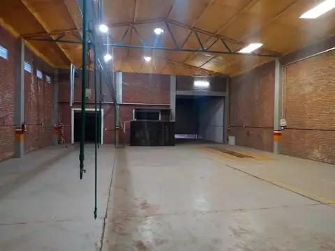 VENTA - Galpón sobre Ruta 9 - Roldán