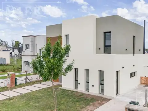 Casa en venta en Santa Lucia, Pilar del Este