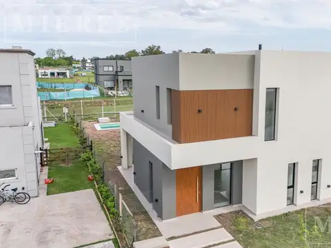 Casa en Venta en Pilar del Este - Santa Lucia, USD 220.000