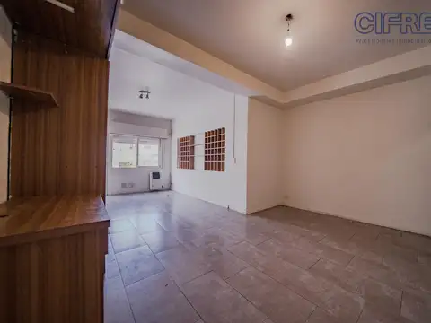 Monoambiente PH primer piso por escalera cocina separada