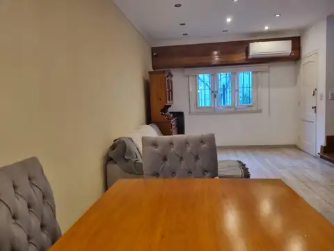 Casa de 5 ambientes con cochera en venta en Martínez