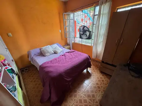 Dos casas y un local en venta en Moreno