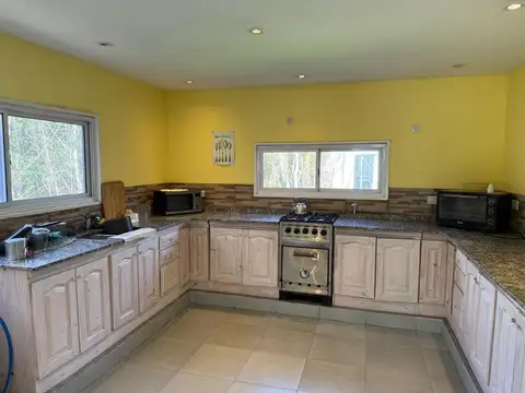 Casa 6 amb. Alquiler temporario a 50 mts del mar. Mar Azul