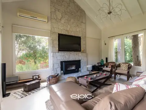 Casa en Venta con 4 cocheras