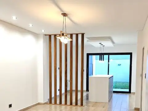 TRIPLEX PREMIUM A ESTRENAR 5 AMBIENTES - COCHERA - JARDIN