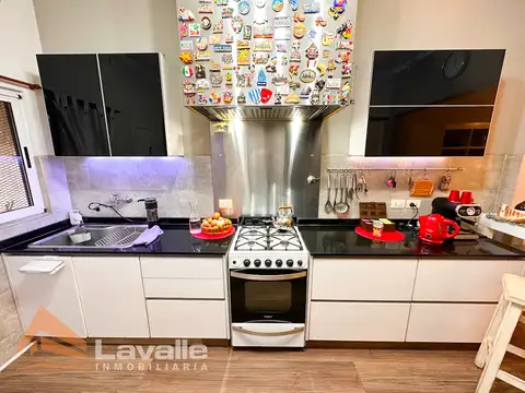 CASA CON FONDO QUINCHO GARAJE