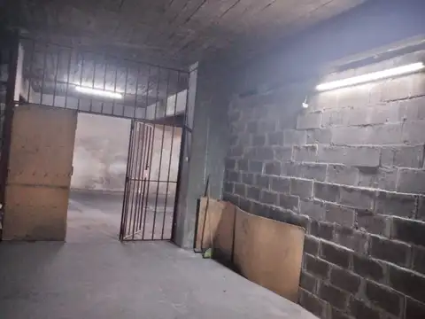 VENTA - Cochera doble cerramiento y Baulera