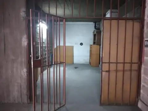 VENTA - Cochera doble cerramiento y Baulera