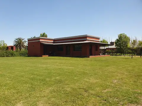 Casa en Venta con 3 cocheras