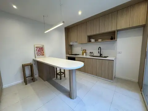 VENTA - CASA DE PASILLO TRES DORMITOIROS CON PATIO, TERRAZA, QUINCHO Y PILETA - CENTRO