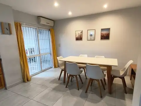 Casa 7 ambientes con 2 baños