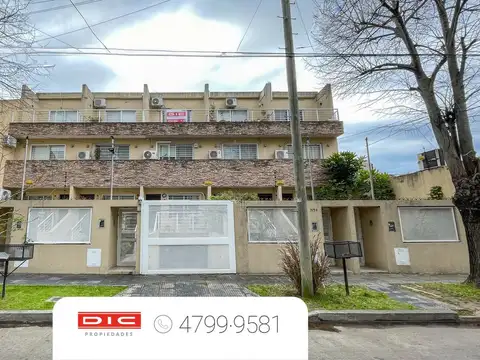 Triplex 4 dormitorios Venta - Olivos