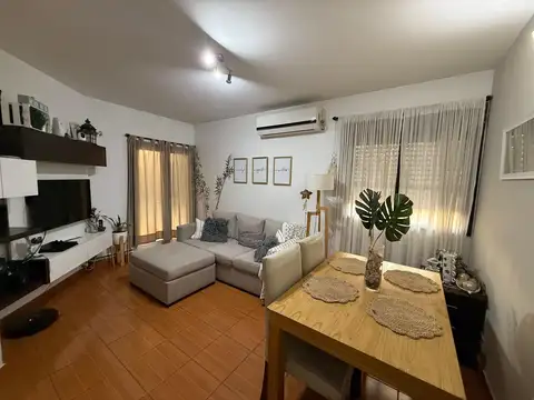 Venta Dpto. 4 ambientes con espacio para vehículo