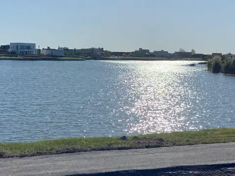 VENTA LOTE A LA LAGUNA  Barrio San Sebastián Pilar