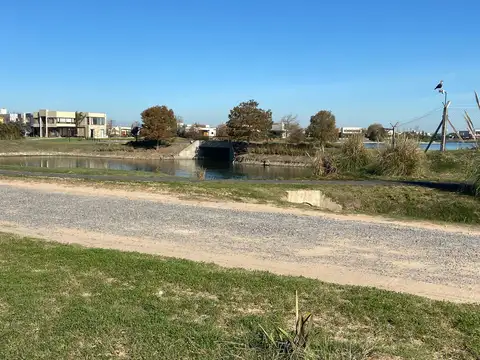 VENTA LOTE A LA LAGUNA  Barrio San Sebastián Pilar