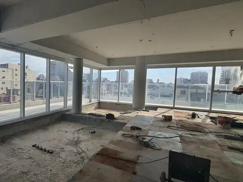 Oficina en Av. Cordoba esquina Uruguay 322m2   72m2 Terraza a estrenar  