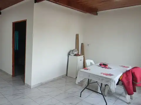 Casa 5 ambientes con 1 baño