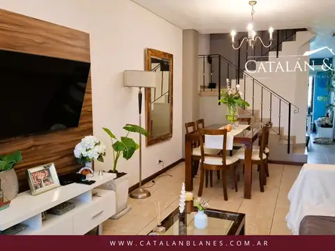 Triplex 3 Dormitorios, Piscina, Jardín,Quincho,Parrilla y Cochera cubierta en Adrogué.