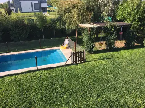 VENTA CASA 4AMB DEP +ESCR PILETA HARA SANTA MARIA