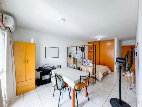 Monoambiente, balcon al contrafrente, zona facultades