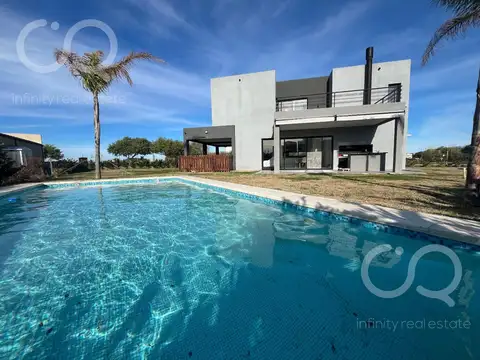 Casa en Venta con 2 cocheras