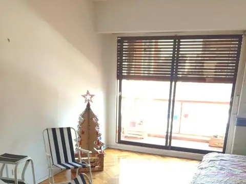 Sarmiento al 2100, entre Uriburu y Junín