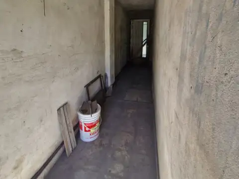 lote propio de 8.33 mts de frente X 35 de largo con 2 locales