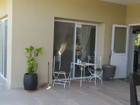 Casa en Alquiler Temporal con 2 cocheras