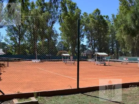 Casa 6 ambientes con 2 baños