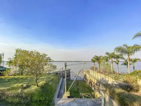 Casa 13 ambientes con 8 baños