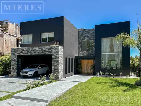 Muy linda casa al rio en Venta en el Barrio San Juan, Villanueva.