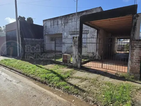 CASA SEMICENTRICA TRES DORMITORIOS