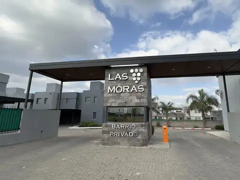 Dúplex de 3 dormitorios en venta en Housing cerrado Las Moras
