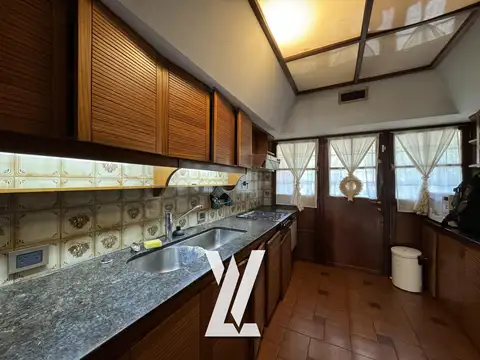 Casa en Venta con 4 cocheras