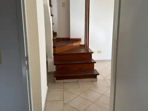 Depto Tipo Casa en Alquiler con 1 cocheras