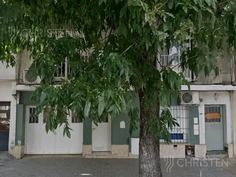 Casa en  venta en barrio sur. 2 dormitorios con patio y cochera