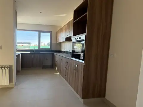 Casa 4 ambientes con 1 baño