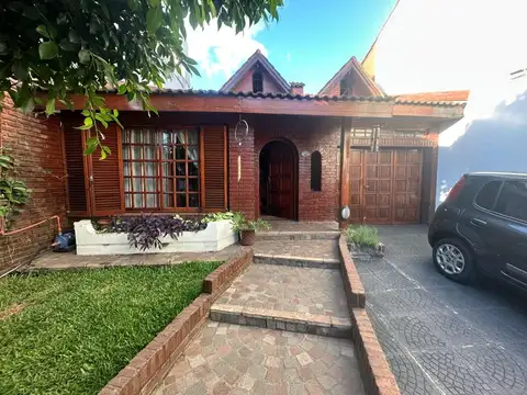 Casa Chalet  en Venta en Caseros, Tres de Febrero, G.B.A. Zona Oeste
