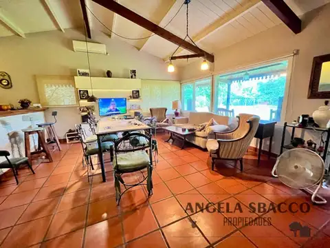 Casa 4 ambientes con 3 baños