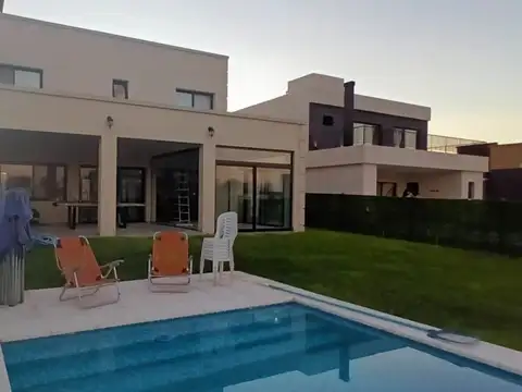 Casa en Venta en Pilar Del Este - Santa Elisa, USD 250.000