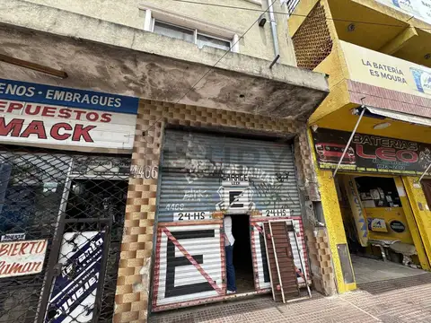 VENTA Galpón con jardín al fondo zona comercial San Fernando