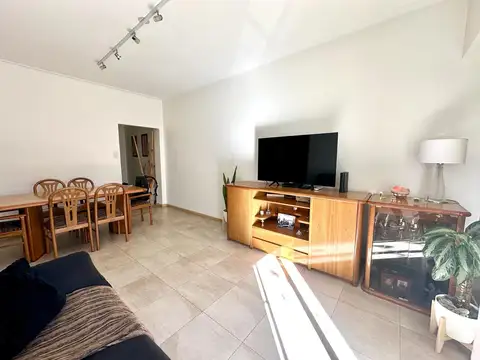 Depto Tipo Casa en Venta en Villa del Parque, USD 159.000