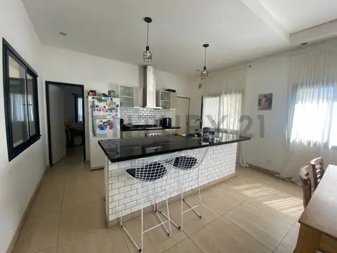 CASA CON PILETA EN SAN MATIAS