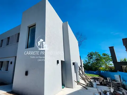 Casa 5 ambientes con 4 baños